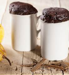 Mug cake aux poires et à la cannelle