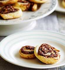 Feuilletés roulés aux dattes