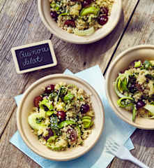 Quinoasalat mit Trauben und Käse