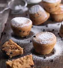 Queques de baunilha com pepitas de chocolate
