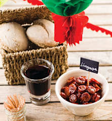 Linguiça com pãezinhos de centeio