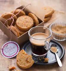 Biscotti al burro, albicocca e caffè