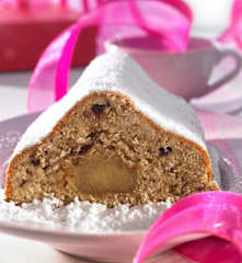 Christstollen mit Marzipankern