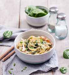 Makaron z łososiem i szpinakiem