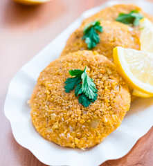 Schnitzel de grão com arroz de tomate