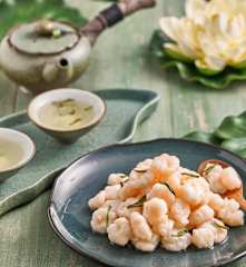 Stir Fried Prawns with Dragon Well Tea (Longjing Tea Prawns)