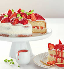 Génoise aux fraises et son coulis