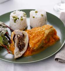 Bifes de peru recheados e arroz a vapor