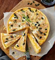 Kürbisquiche mit Ziegenfrischkäse und Birne