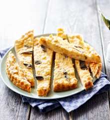 Pikanter Brotkuchen mit Salbei