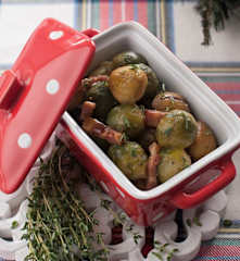 Couves-de-bruxelas com bacon e castanhas