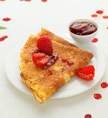 Crêpes senza lattosio ripiene di confettura