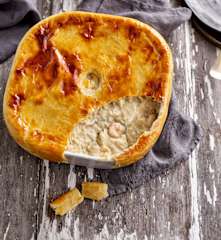 Empada de bacalhau e camarão com massa de batata