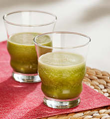 Smoothie de pomelo, apio, aloe y perejil