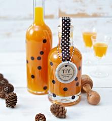 Apricot liqueur