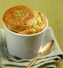 Petit soufflé à la pistache, cœur chocolat