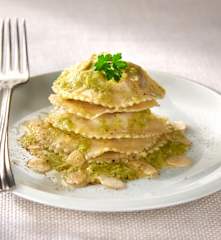 Ravioli ripieni di tofu affumicato e verdure