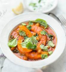 Curry rouge de courge, pois chiches et épinards
