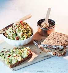 Lauwarmer Avocado-Ei-Aufstrich