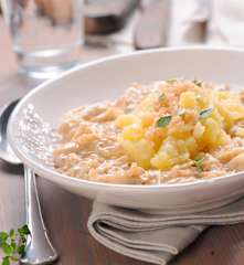 Bílá zelná polévka se šťouchanými brambory