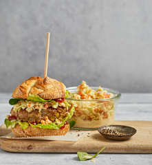 Hamburger mit Coleslaw