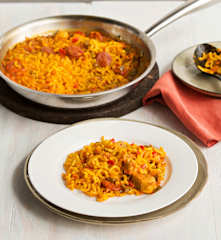 Fideuá con carne en sartén