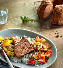 Mediterraner Falscher Hase mit Reis und Ratatouille