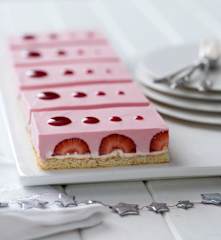 Berry marshmallow slice