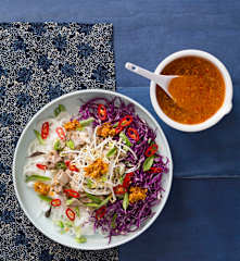 Bun bo hue (spicy noodle soup)
