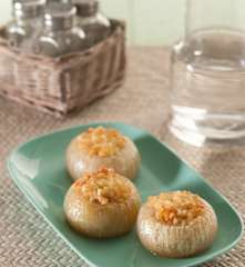 Cebollas rellenas de beicon y queso