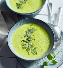 Zucchinisuppe mit Minze