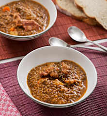 Lentejas con costillas adobadas y verduras