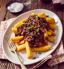 Pulled Beef mit karamellisierten Zwiebeln