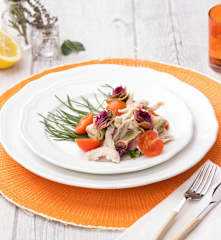 Pollo al vapore con carciofi su letto di agretti