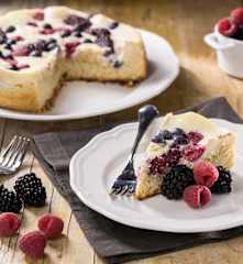 Crostata morbida alla ricotta e frutti di bosco