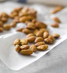 Curried almonds