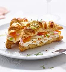 Petits croissants au saumon et fromage frais