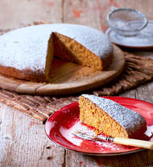 Torta di carote e nocciole alla farina di farro
