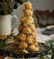 Árvore de Natal de profiteroles