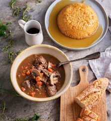 Boeuf Bourguignon und warmer Zitronenkuchen mit Zitronensirup