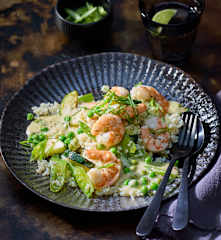 Grünes Garnelen-Curry mit Blumenkohl-Reis