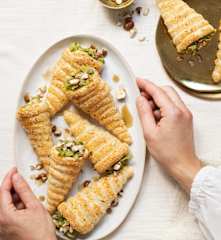 Cornets à la mousse de parmesan et fondue de poireaux