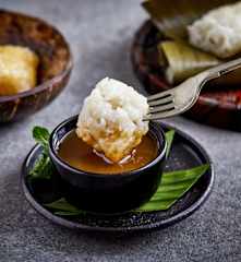 椰子糯米饭配椰子糖浆