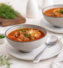 Wegetariański kapuśniak z białej kapusty