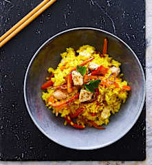 Insalata di riso giallo con pollo e verdurine croccanti (Bimby Friend)