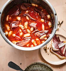 Soupe de haricots blancs à la tomate et magret séché
