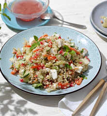 Couscoussalat mit Feta, Minze und Granatapfel-Vinaigrette
