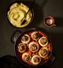 Gefüllte Gemüsezwiebeln mit Kartoffelpüree