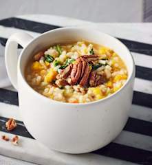 Kürbisrisotto mit Spinat und Pecannüssen