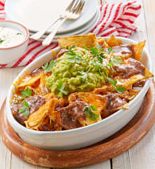 Nachos com chilli beans e guacamole - México